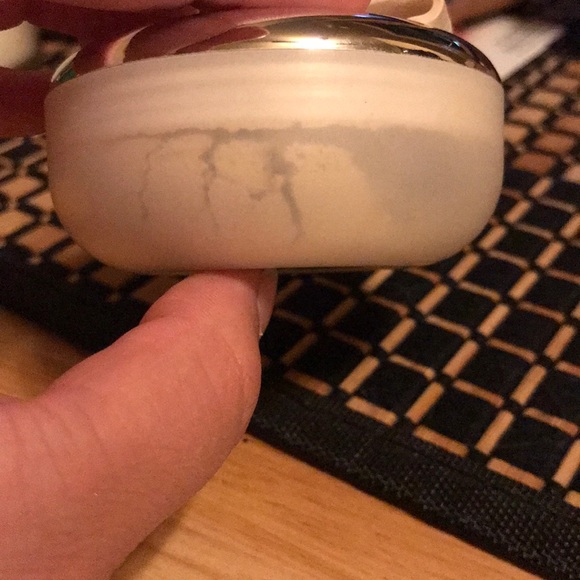 PUR Translucent Loose Setting Powder - Picture 3 of 4